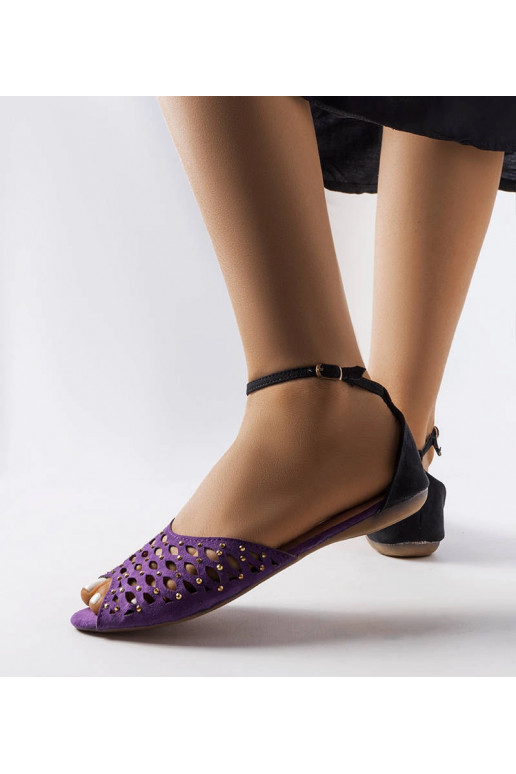 Fioletowe ażurowe sandały z...