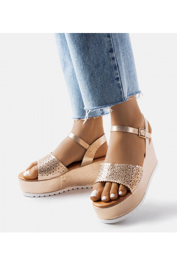 Złote ażurowe sandały na...