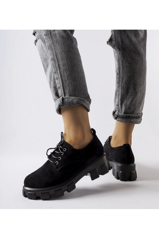 Czarne półbuty na płaskim obcasie...