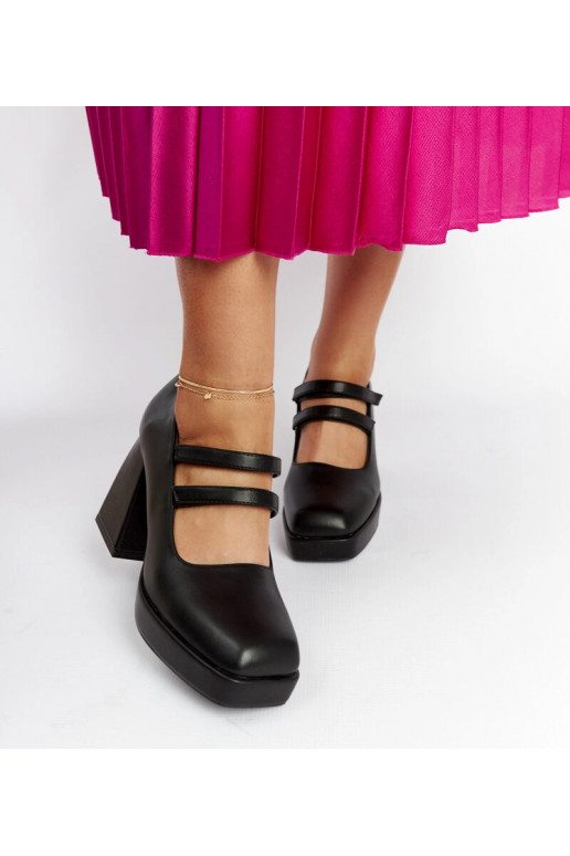 Black pumps on a low wedge heel Chantal