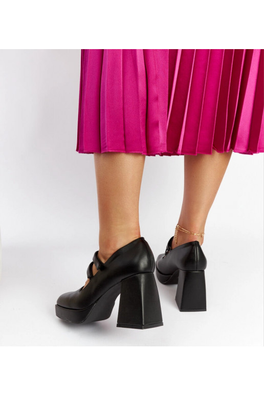 Black pumps on a low wedge heel Chantal