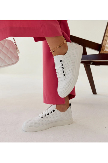 Black trainers Beat