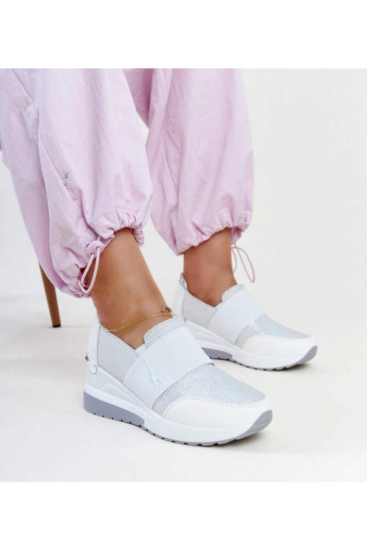 Białe sneakersy na koturnie Kallay