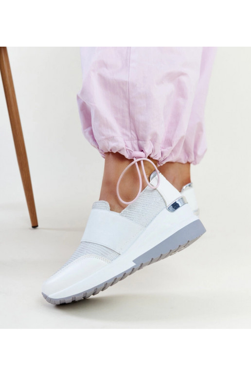 Białe sneakersy na koturnie Kallay