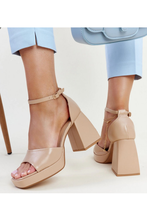 Ciemnobeżowe sandałki na słupku Vesna