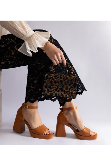 Brązowe sandały na masywnym...