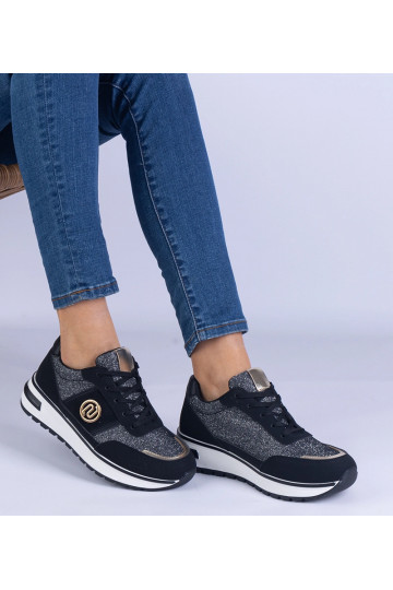 Czarne sneakersy błyszczące...