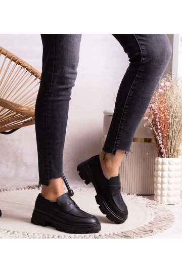 Czarne półbuty z eko skóry...