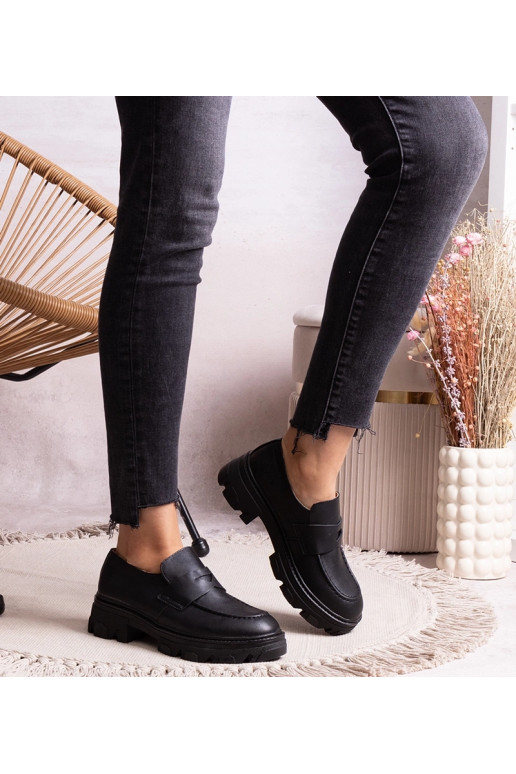 Czarne półbuty z eko skóry Kirna