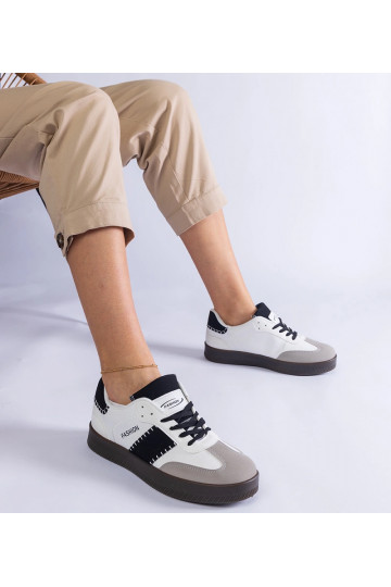 Białe sneakersy na...