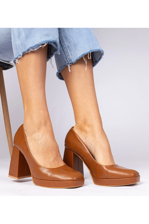 Brązowe czółenka na masywnym słupku z...