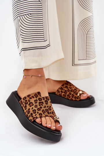   I Niskim Koturnie  Detalem   Saqesse