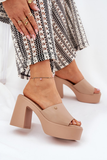 Damskie Klapki Z Eko Skóry Na Słupku I Platformie Khaki Tamirella