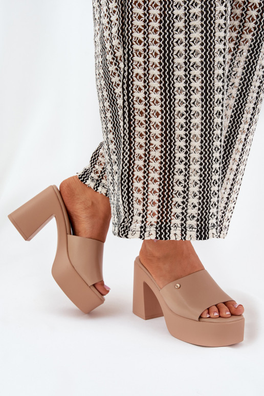 Damskie Klapki Z Eko Skóry Na Słupku I Platformie Khaki Tamirella