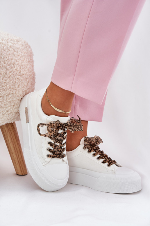 Women's sneakers on a chunky platform with decorative lacing white Zidora Women's sneakers on a chunky platform with decorative lacing white Zidora