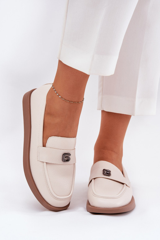 Ladies elegant moccasins with a decorative small detail Vinceza 62208 beige Ladies elegant moccasins with a decorative small detail Vinceza 62208 beige