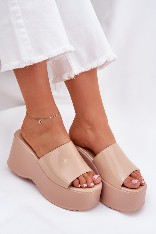 Lacquered Women's Sandals On Platform And Wedge Beige Nellevia