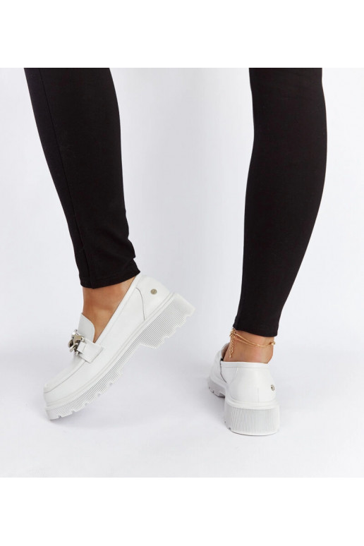 Białe skórzane mokasyny GOE LL2N4038